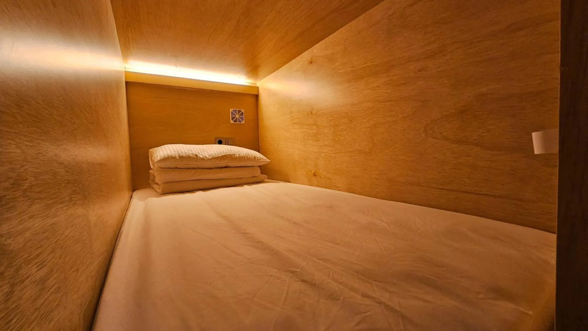 82 Capsule Hotel سيول