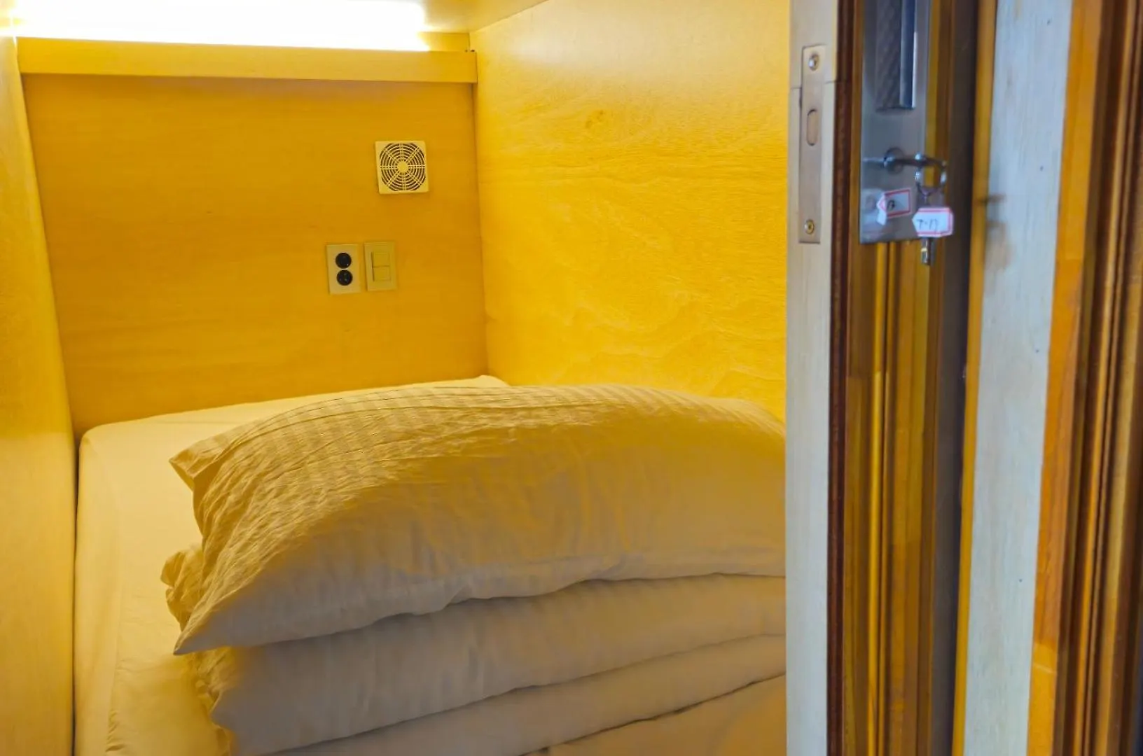 82 Capsule Hotel سيول