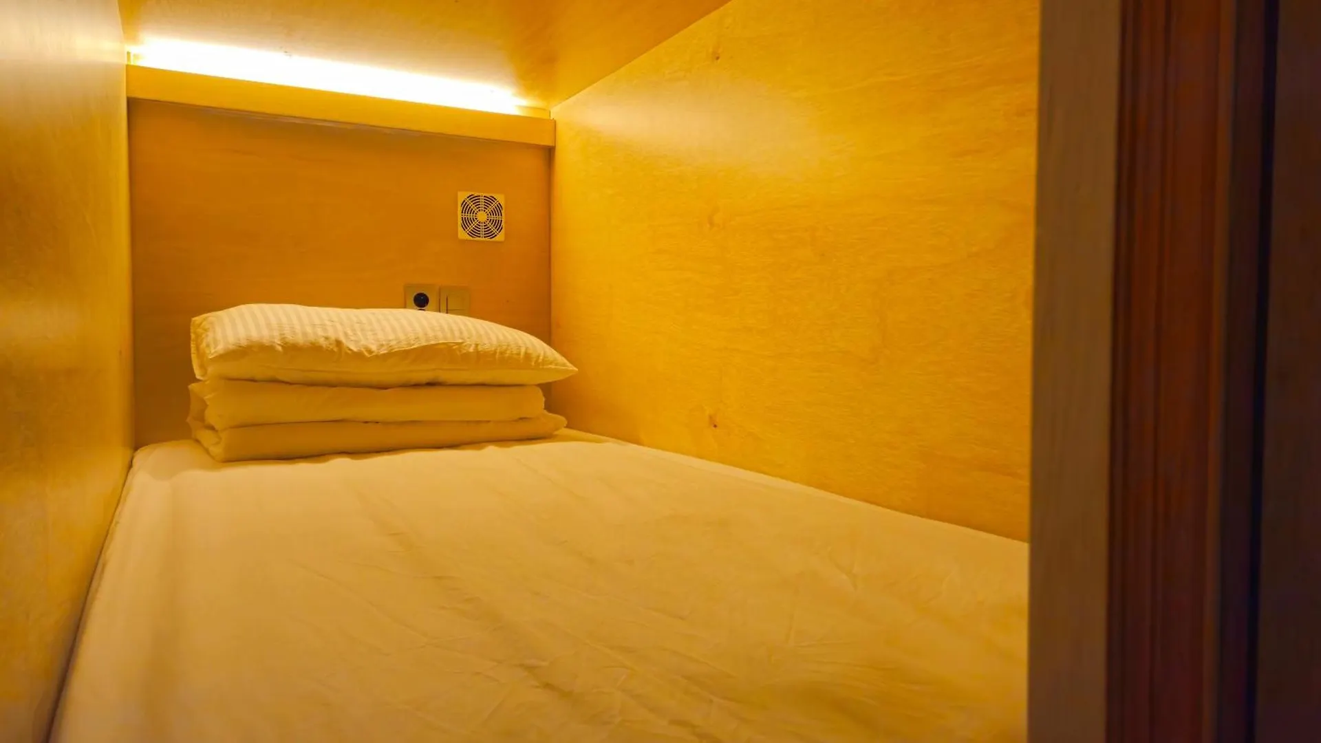 סיאול 82 Capsule Hotel